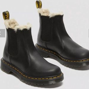 Dr. Martens 2976 WOMEN'S FAUX FUR LINED CHELSEA BOOTS size US 7 UK 5 EU 38.